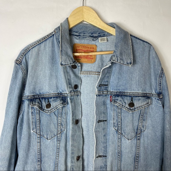 Levi’s Trucker Denim Jacket in Light Stonewash Large - Picture 3 of 10